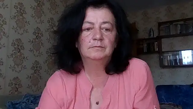 Snapshot of GypsiQueen2 chatting on 07-28-26, 02:13 GypsiQueen2 online show from 07-28-26, 02:13