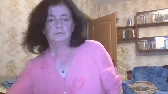 Snapshot of GypsiQueen2 chatting on 07-28-26, 06:20 GypsiQueen2 online show from 07-28-26, 06:20