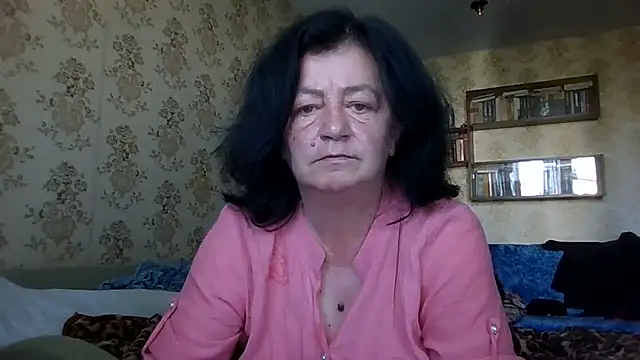 Snapshot of GypsiQueen2 chatting on 07-30-26, 07:18 GypsiQueen2 online show from 07-30-26, 07:18