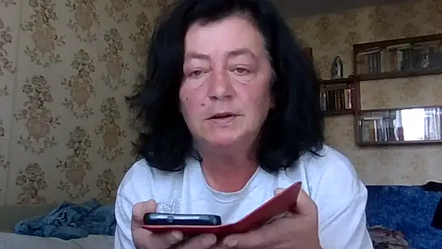 Snapshot of GypsiQueen2 chatting on 07-31-26, 09:52 GypsiQueen2 online show from 07-31-26, 09:52