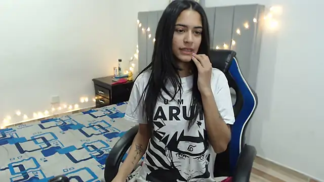 Snapshot of imSophia chatting on 03-15-25, 06:43 imSophia online show from 03-15-25, 06:43