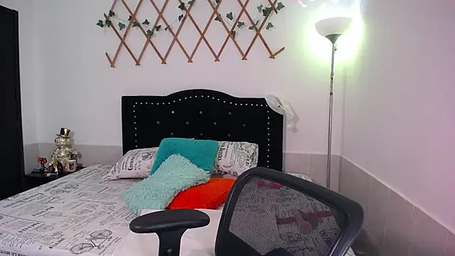 naughty girl 4u online show from 12-15-25, 05:06