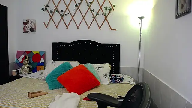 naughty girl 4u online show from 04-08-26, 08:20