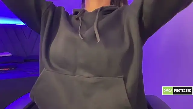 Hottie ishuu online show from 11-16-25, 05:51