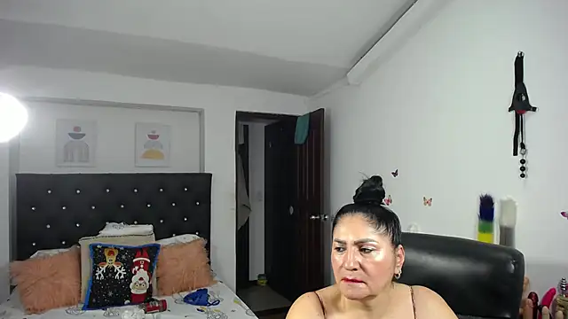 Snapshot of mature_bigboobs10 chatting on 01-24-25, 10:43 mature bigboobs10 online show from 01-24-25, 10:43