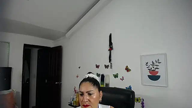 Snapshot of mature_bigboobs10 chatting on 02-23-25, 04:39 mature bigboobs10 online show from 02-23-25, 04:39