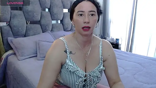 sara hott 1 online show from 10-27-25, 02:54