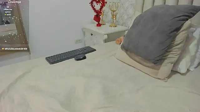 Pia Johnson  online show from 02-15-25, 05:51