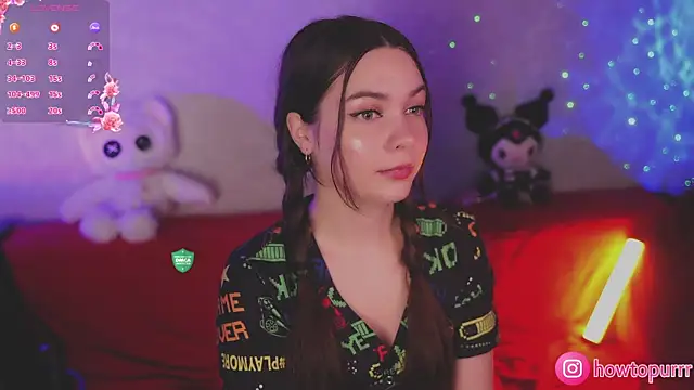 Snapshot of How2Meow chatting on 10-17-25, 04:42 How2Meow online show from 10-17-25, 04:42