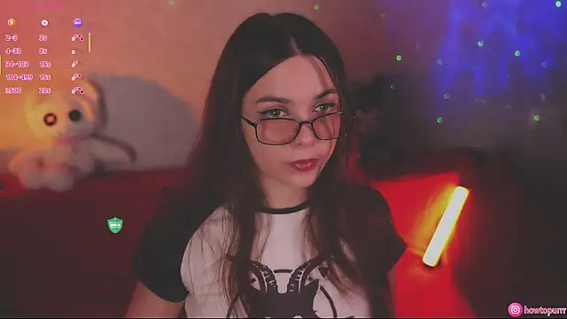 Snapshot of How2Meow chatting on 10-22-25, 04:40 How2Meow online show from 10-22-25, 04:40