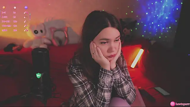 Snapshot of How2Meow chatting on 11-06-25, 05:03 How2Meow online show from 11-06-25, 05:03