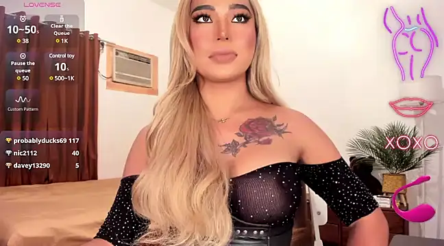 Lustrous Nathalie online show from 01-25-25, 05:51