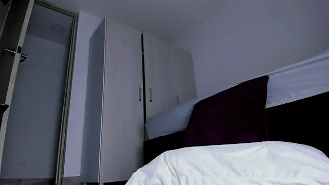 Skarleth69 online show from 09-26-25, 01:42