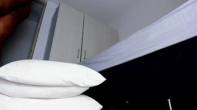 Skarleth69 online show from 03-10-26, 12:10