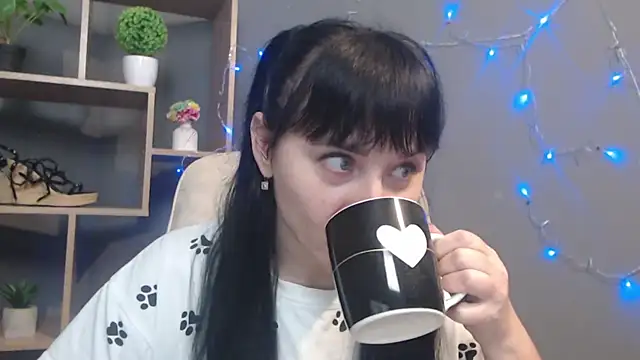 NinaFlawlees online show from 11-21-25, 12:59