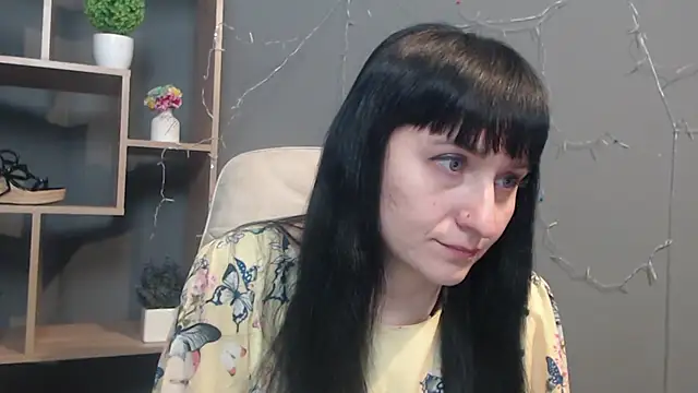 NinaFlawlees online show from 11-29-25, 01:03