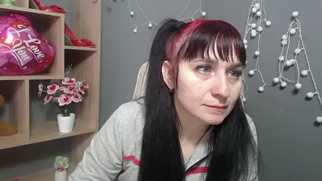 NinaFlawlees online show from 02-13-26, 07:04