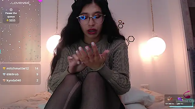 Snapshot of adriscute chatting on 01-29-25, 02:19 adriscute online show from 01-29-25, 02:19