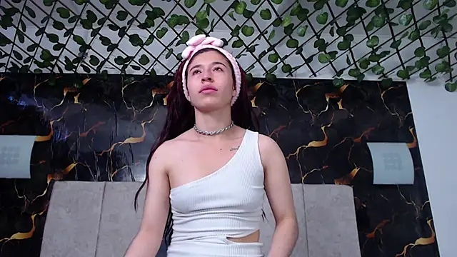 adriscute online show from 04-08-26, 07:03