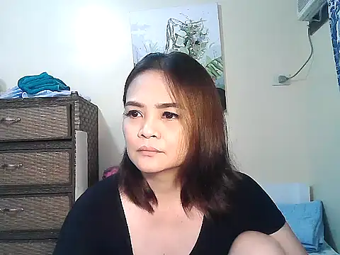 Snapshot of Kisses-13 chatting on 05-19-26, 02:23 Kisses-13 online show from 05-19-26, 02:23