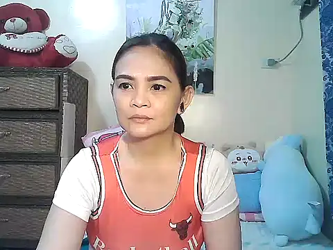 Snapshot of Kisses-13 chatting on 05-31-26, 01:29 Kisses-13 online show from 05-31-26, 01:29