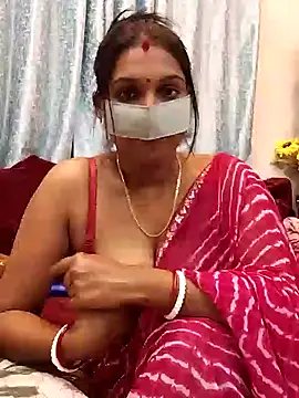 Queen Dolly online show from 12-29-24, 05:44