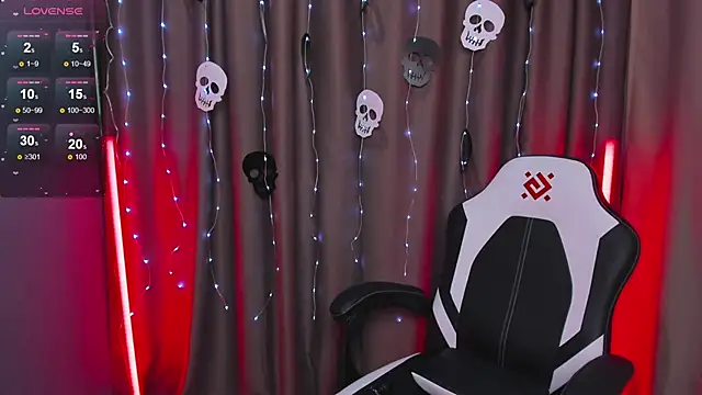 Snapshot of SolaZolas chatting on 10-21-25, 01:39 SolaZolas online show from 10-21-25, 01:39