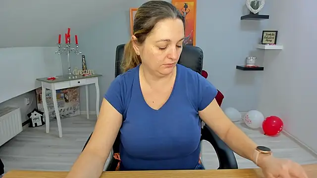 LollaGirl online show from 02-24-25, 04:16