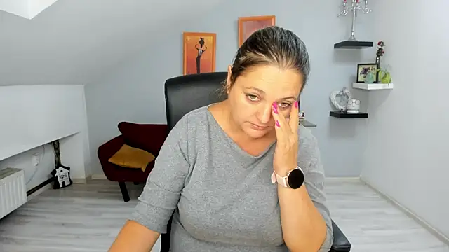 LollaGirl online show from 09-09-25, 03:39