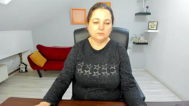 LollaGirl online show from 02-02-26, 04:11