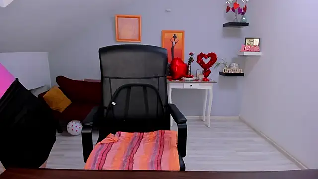 LollaGirl online show from 02-17-26, 04:20