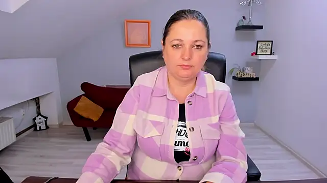 LollaGirl online show from 04-09-26, 03:17