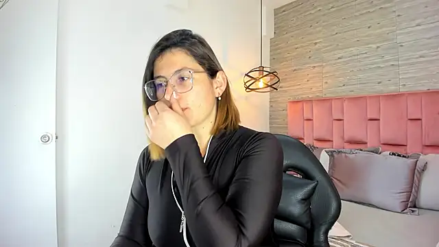 SarahDeyvis online show from 10-21-25, 01:12