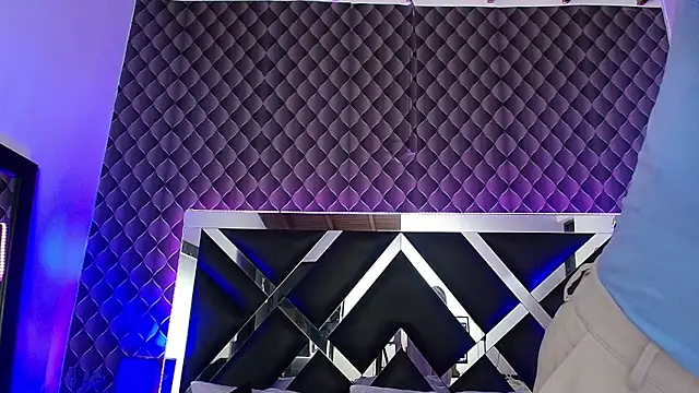 victoriaa lee  online show from 10-25-25, 07:19