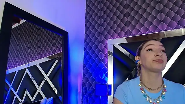 victoriaa lee  online show from 11-21-25, 07:23