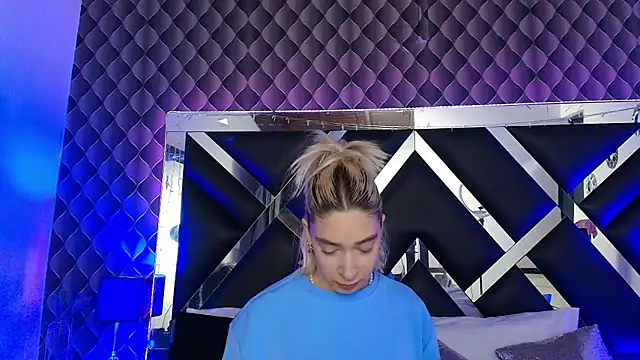 victoriaa lee  online show from 03-30-26, 07:37