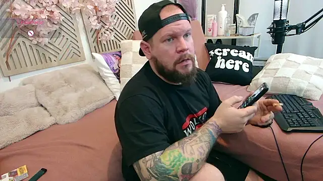 xBuzzRightHerex online show from 01-17-26, 09:36