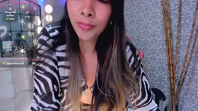 Snapshot of RenataReyes chatting on 01-11-25, 01:48 RenataReyes online show from 01-11-25, 01:48