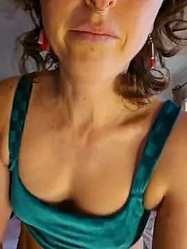 mossy kiss online show from 12-21-25, 04:03