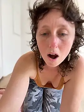 Snapshot of mossy_kiss chatting on 03-31-26, 06:41 mossy kiss online show from 03-31-26, 06:41