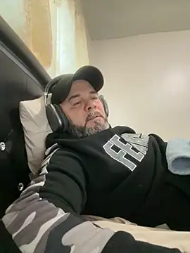 Snapshot of Cristian-Brayan chatting on 09-14-25, 11:42 Cristian-Brayan online show from 09-14-25, 11:42