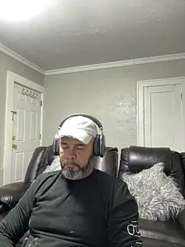 Snapshot of Cristian-Brayan chatting on 09-15-25, 12:16 Cristian-Brayan online show from 09-15-25, 12:16