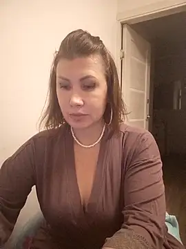 Snapshot of ROXOLANAA_SEXY chatting on 10-23-25, 08:40 ROXOLANAA SEXY online show from 10-23-25, 08:40