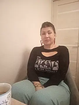 Snapshot of ROXOLANAA_SEXY chatting on 11-15-25, 02:02 ROXOLANAA SEXY online show from 11-15-25, 02:02