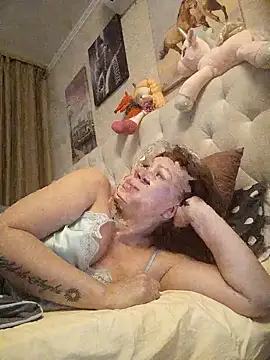 Snapshot of ROXOLANAA_SEXY chatting on 11-16-25, 02:33 ROXOLANAA SEXY online show from 11-16-25, 02:33