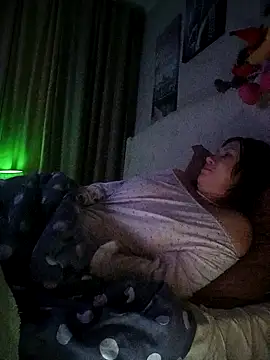 Snapshot of ROXOLANAA_SEXY chatting on 11-23-25, 01:05 ROXOLANAA SEXY online show from 11-23-25, 01:05