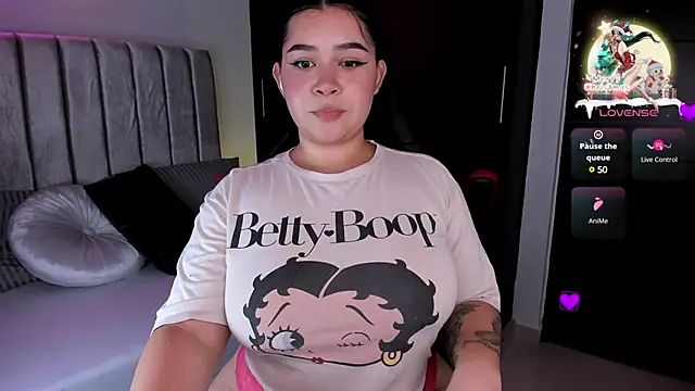 daniela hornny online show from 12-29-24, 03:11