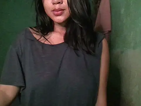 Snapshot of _smiling4u_ chatting on 10-21-25, 02:29 smiling4u online show from 10-21-25, 02:29