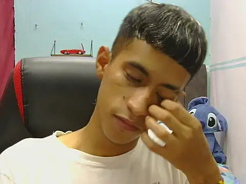 Snapshot of Angelstripboy chatting on 05-09-26, 05:40 Angelstripboy online show from 05-09-26, 05:40