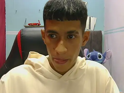 Snapshot of Angelstripboy chatting on 05-19-26, 06:36 Angelstripboy online show from 05-19-26, 06:36